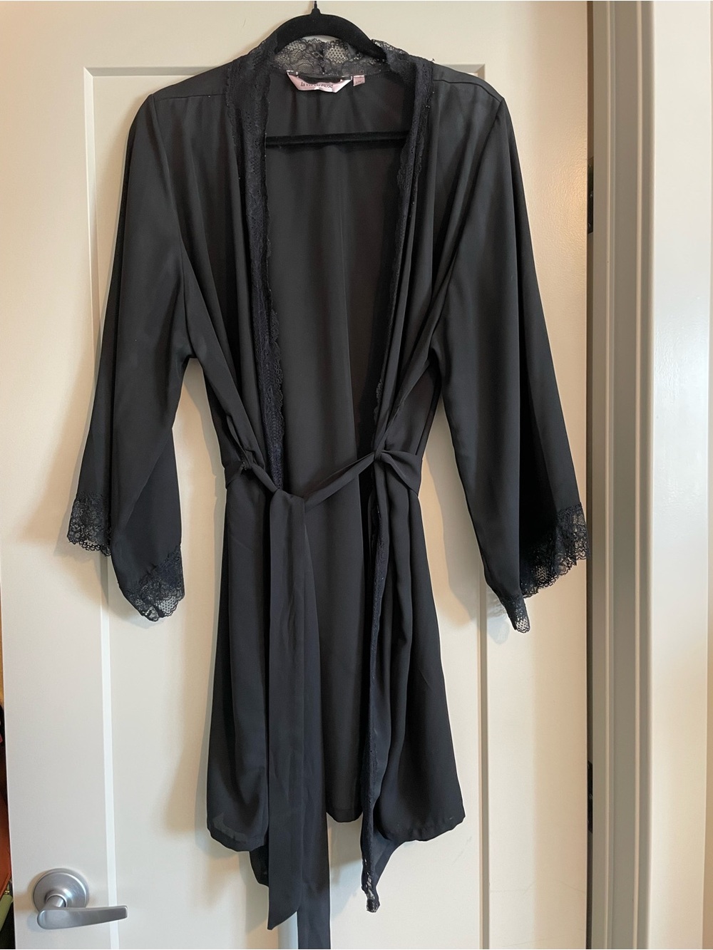 La Vie En Rose Black Lace-Trim Robe